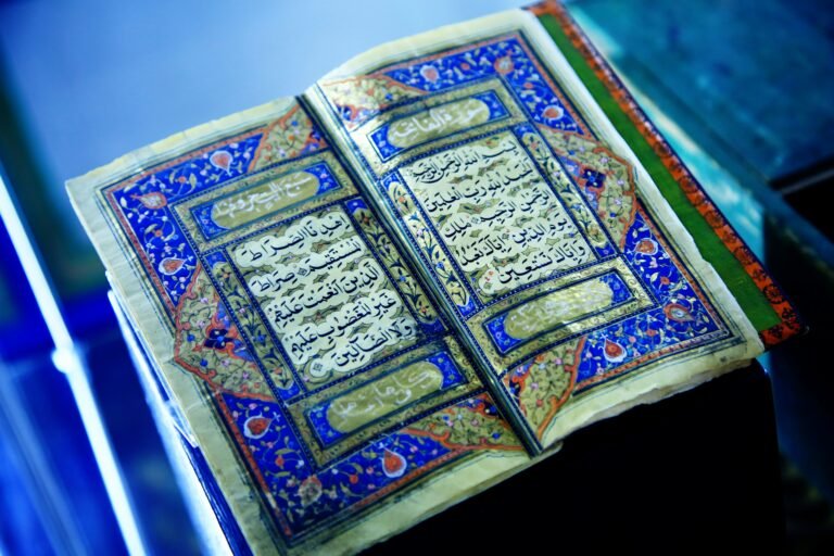 blue table and an open book with sacred letters and borders with beautiful drawings Photo by Fey Marin on Unsplash Claves del descernimiento espiritual.